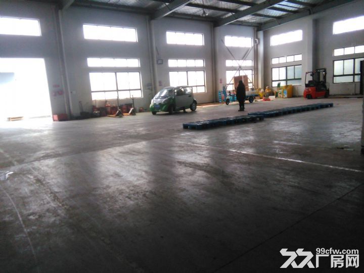 东山4s园960平方米厂房出租,高9米,有行车。. 水磨石地 - 2