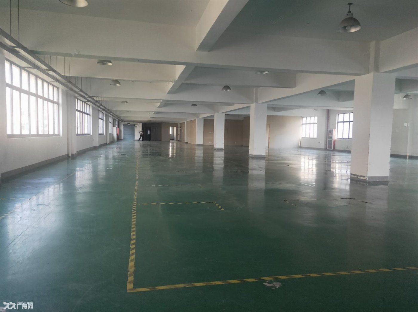 周浦沈梅路地铁站原房东直租1100平 大小可分割 超大空地