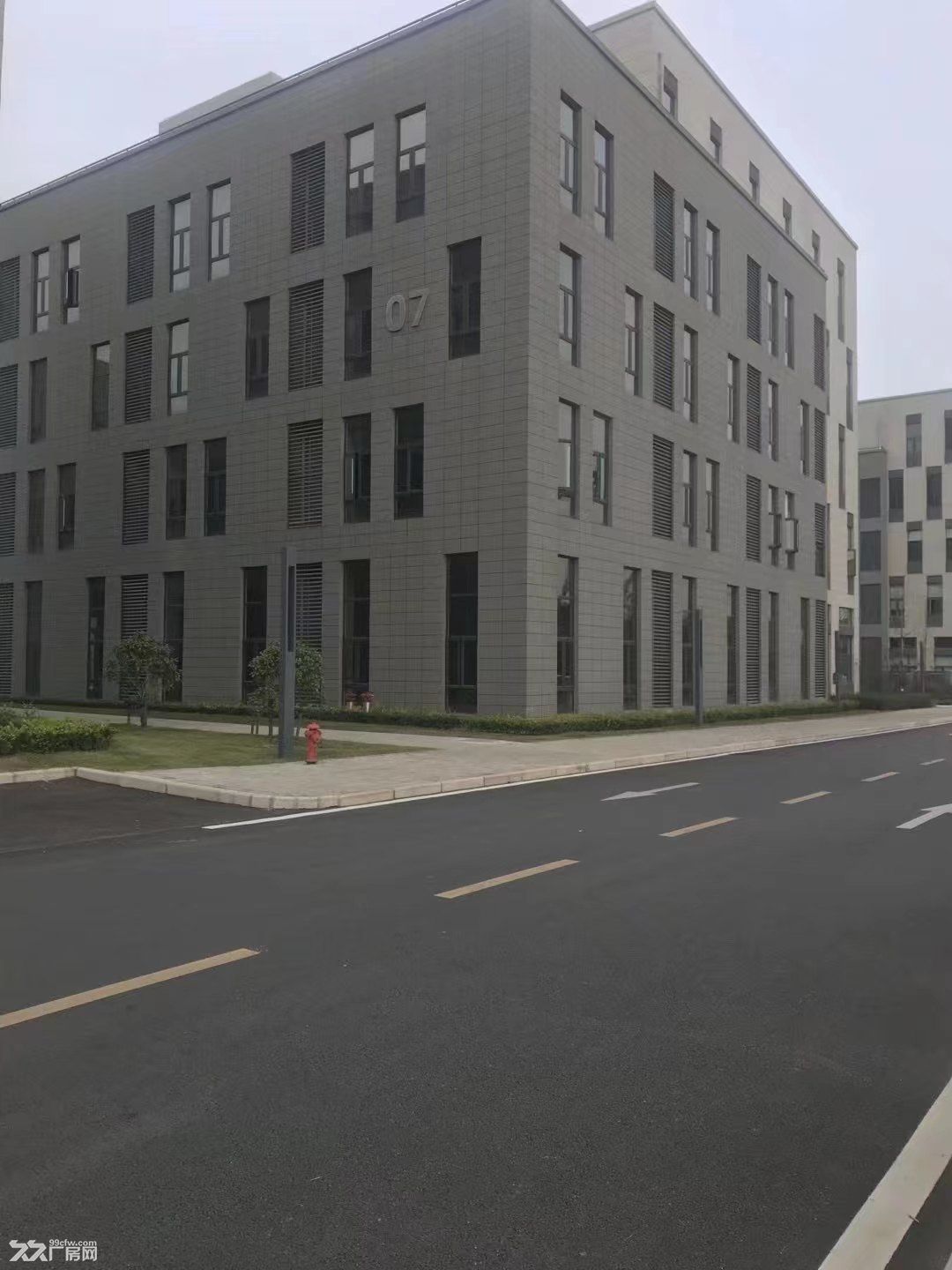 东湖高新产业创新基地标准厂房出租 - 3