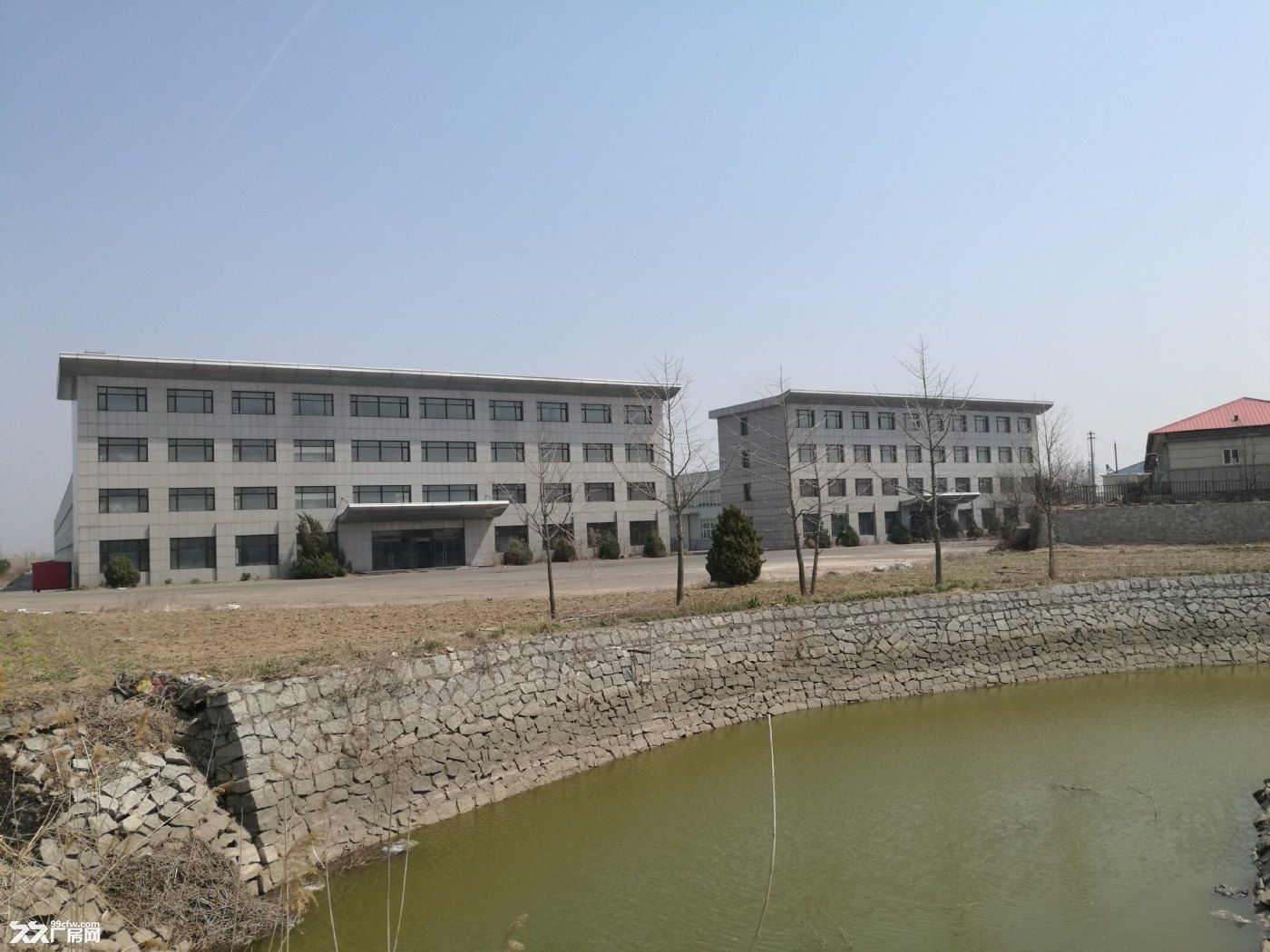 出租 庄河青堆镇国有独院1.2万平建筑2.3万平土地,有办公宿舍楼厂房仓库等 - 3