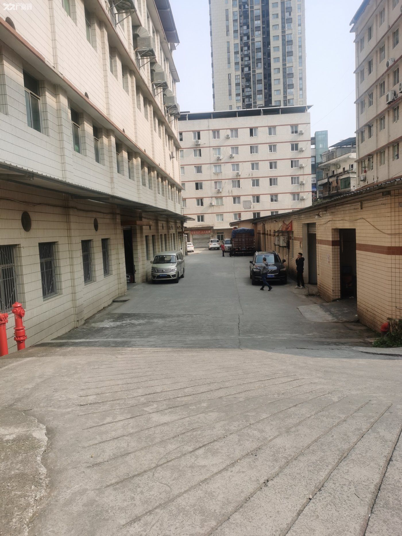 麒龙轻轨附近独院工业厂房出租(400,700和780平米) - 2