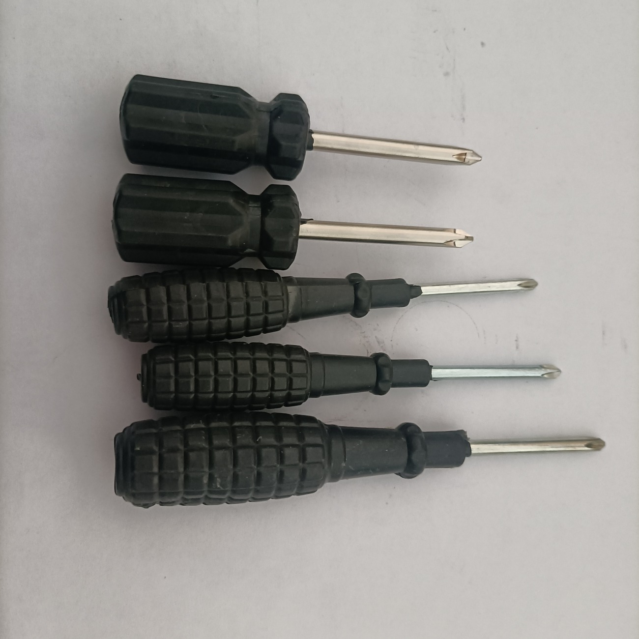 现货供应十字螺丝刀黑色大手雷改锥简易梅花头干壁钉紧钉迷你型