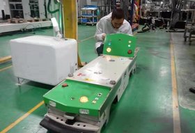 深圳高步达，汽车总装零配件料车转运潜入磁导航AGV，接受非标定制