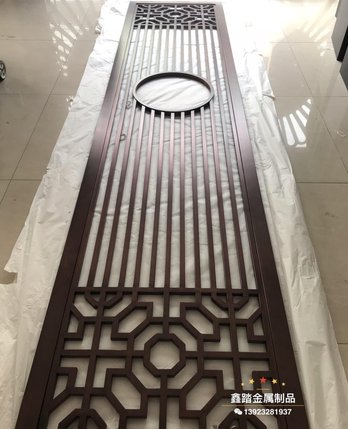 海南售楼部室外不锈钢造型景墙/金属景墙镂空格栅电镀仿古铜案例