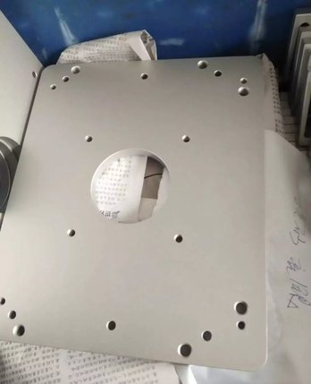 喷砂加工输送式喷砂机东莞喷砂厂