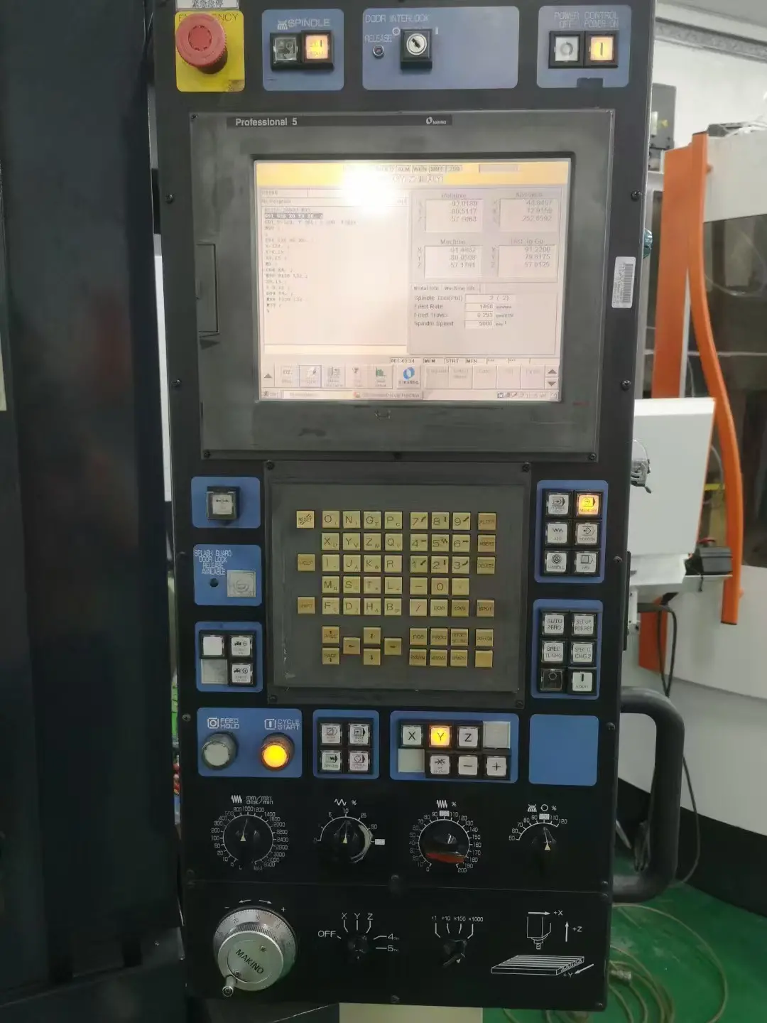 日本牧野V22加工中心 二手进口高速加工中心带海德汉光栅尺自动化接口高速机 - 3