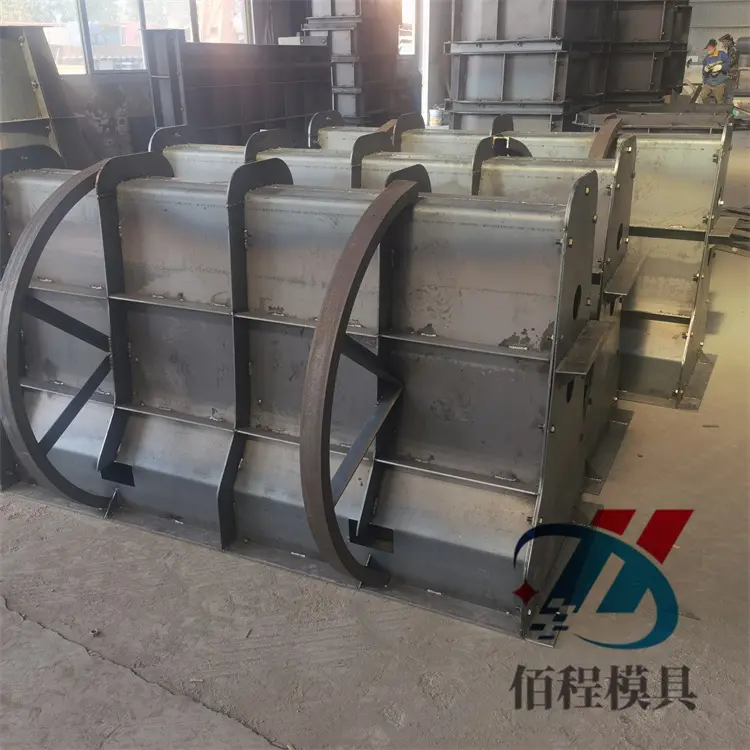 中央隔离墩模具-佰程小区隔离墩模具-高速隔离带模具锻造水平
