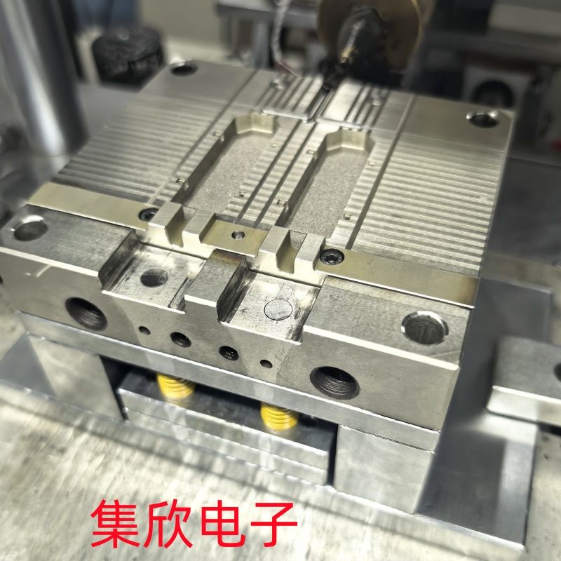 集欣电子 低压注塑模具 - 2