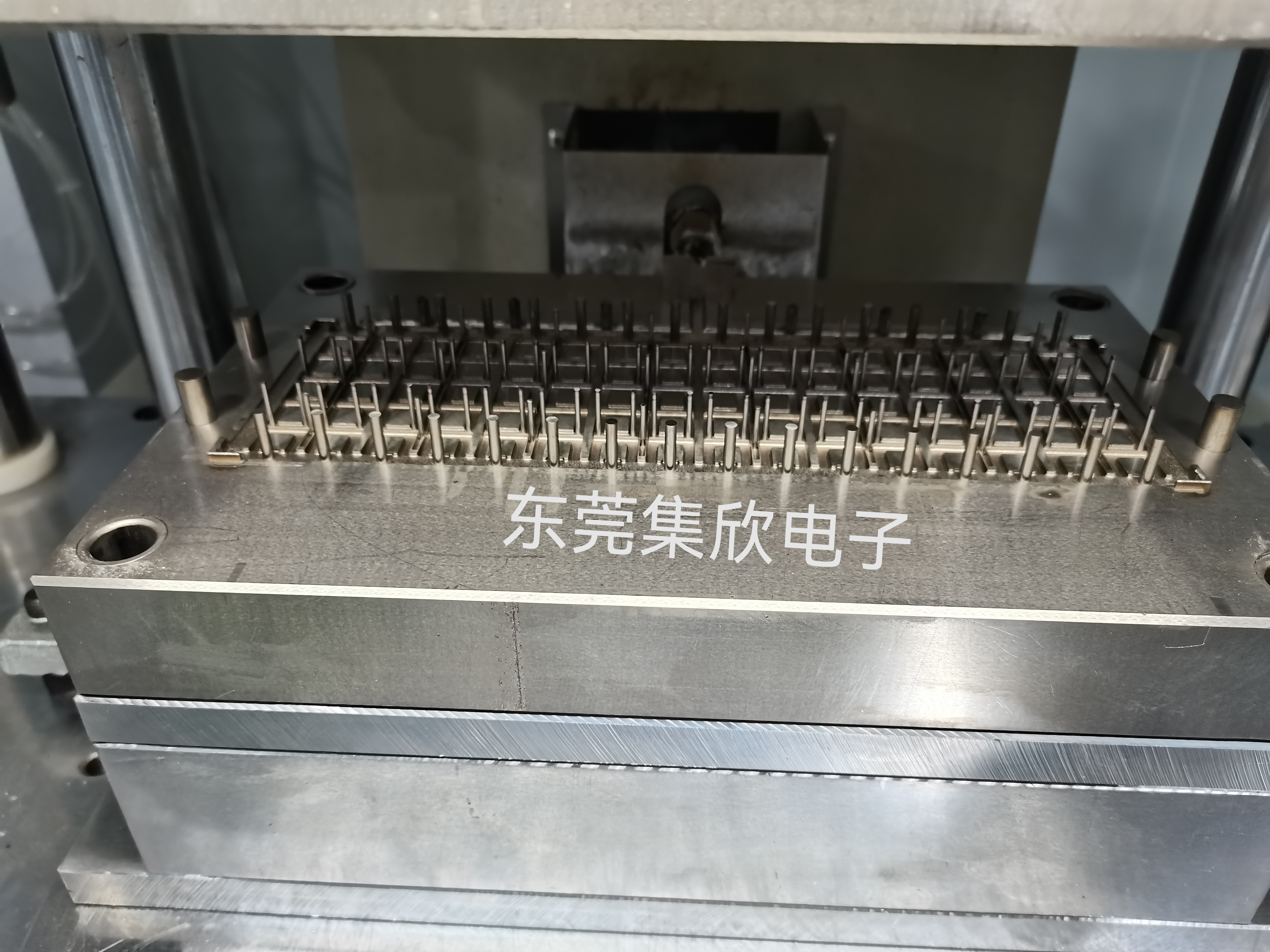 集欣电子 低压注塑模具 - 3