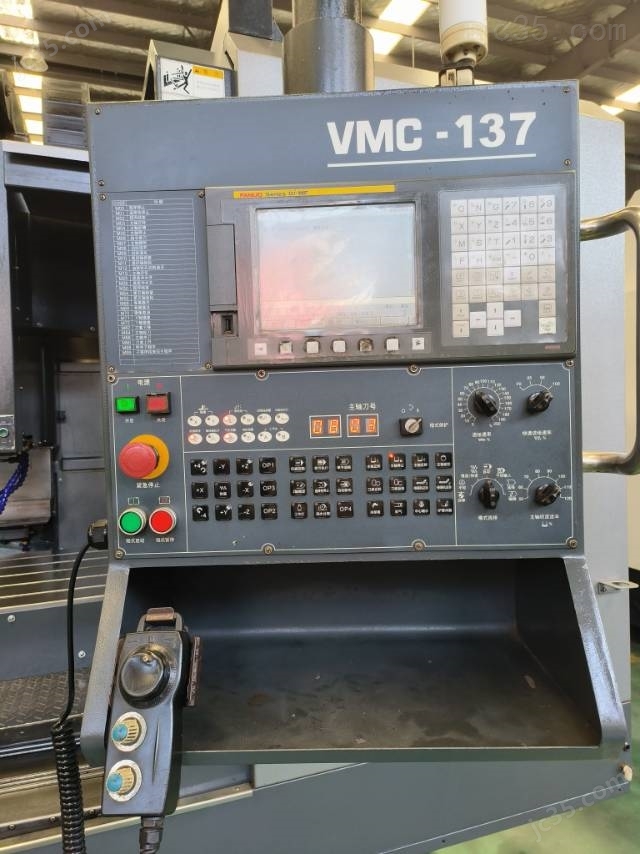 VMC137 二手中国台湾高峰VMC137加工中心 - 2