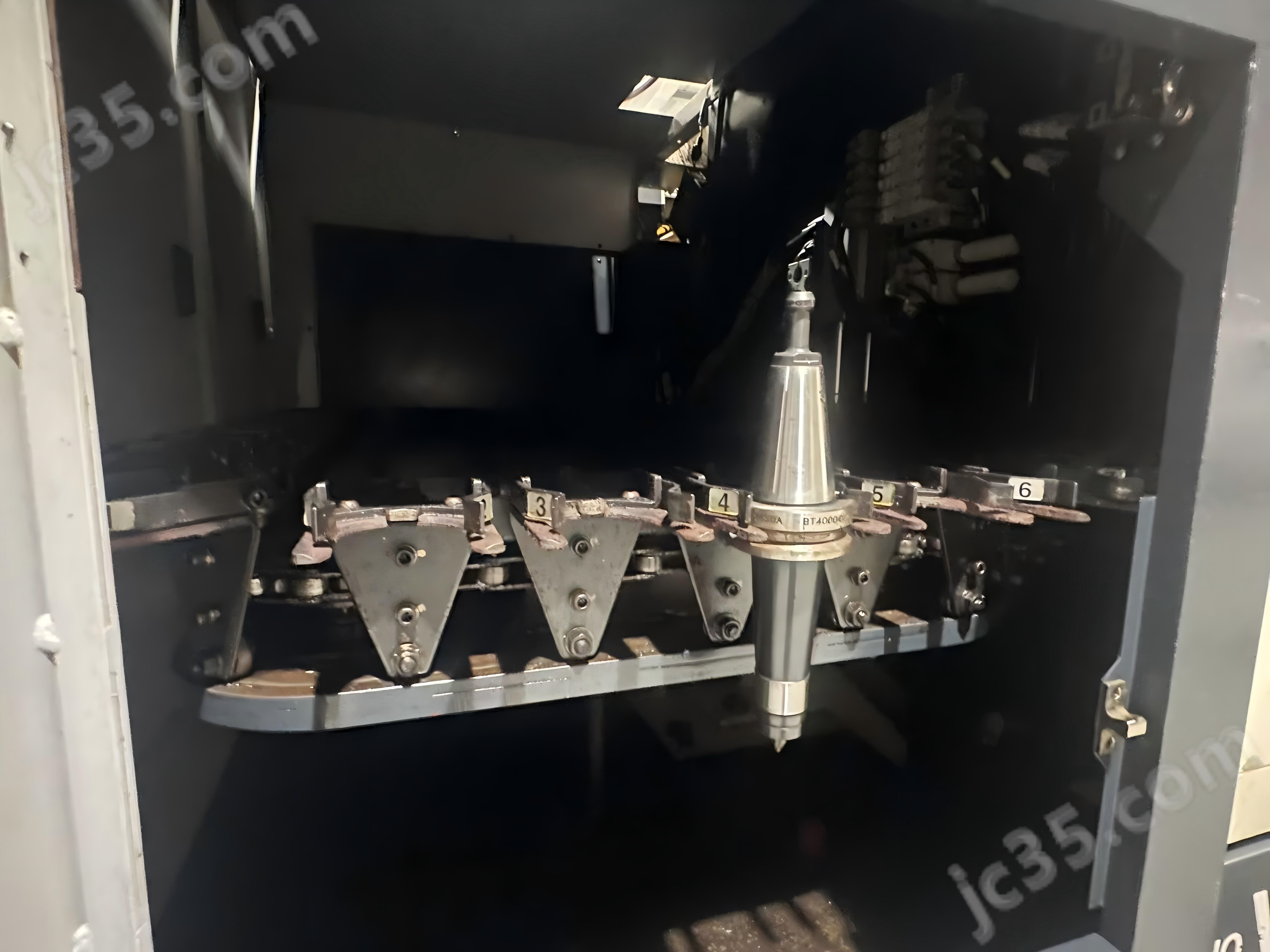 V33 二手牧野立式加工中心 - 4