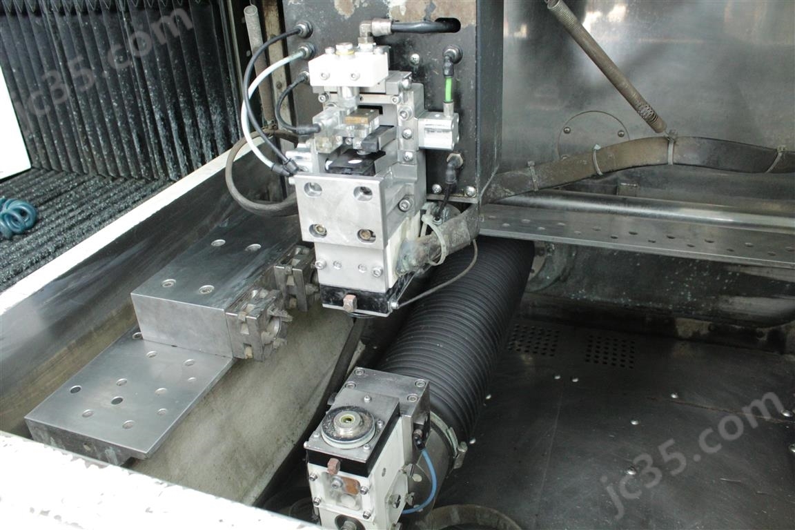 EU 64 MAKINO 二手牧野线切割机 - 4