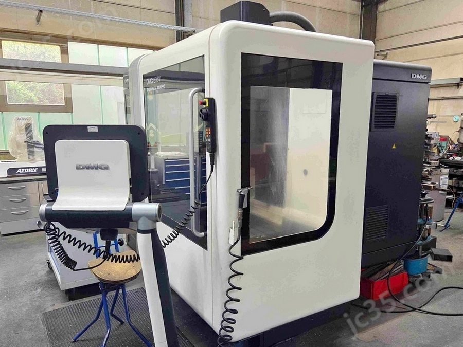 DMC 835 V New Design DECKEL MAHO 二手德马吉立式加工中心 - 3