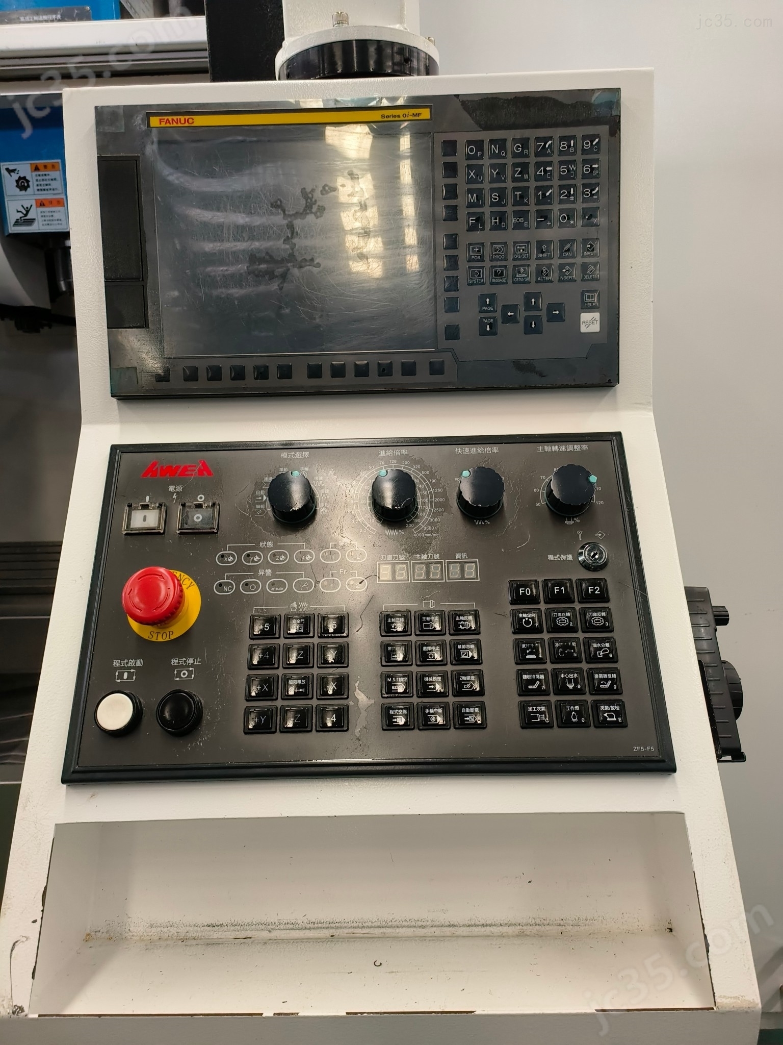 AF-1000 出售二手中国台湾亚崴AF-1000立式加工中心 - 2