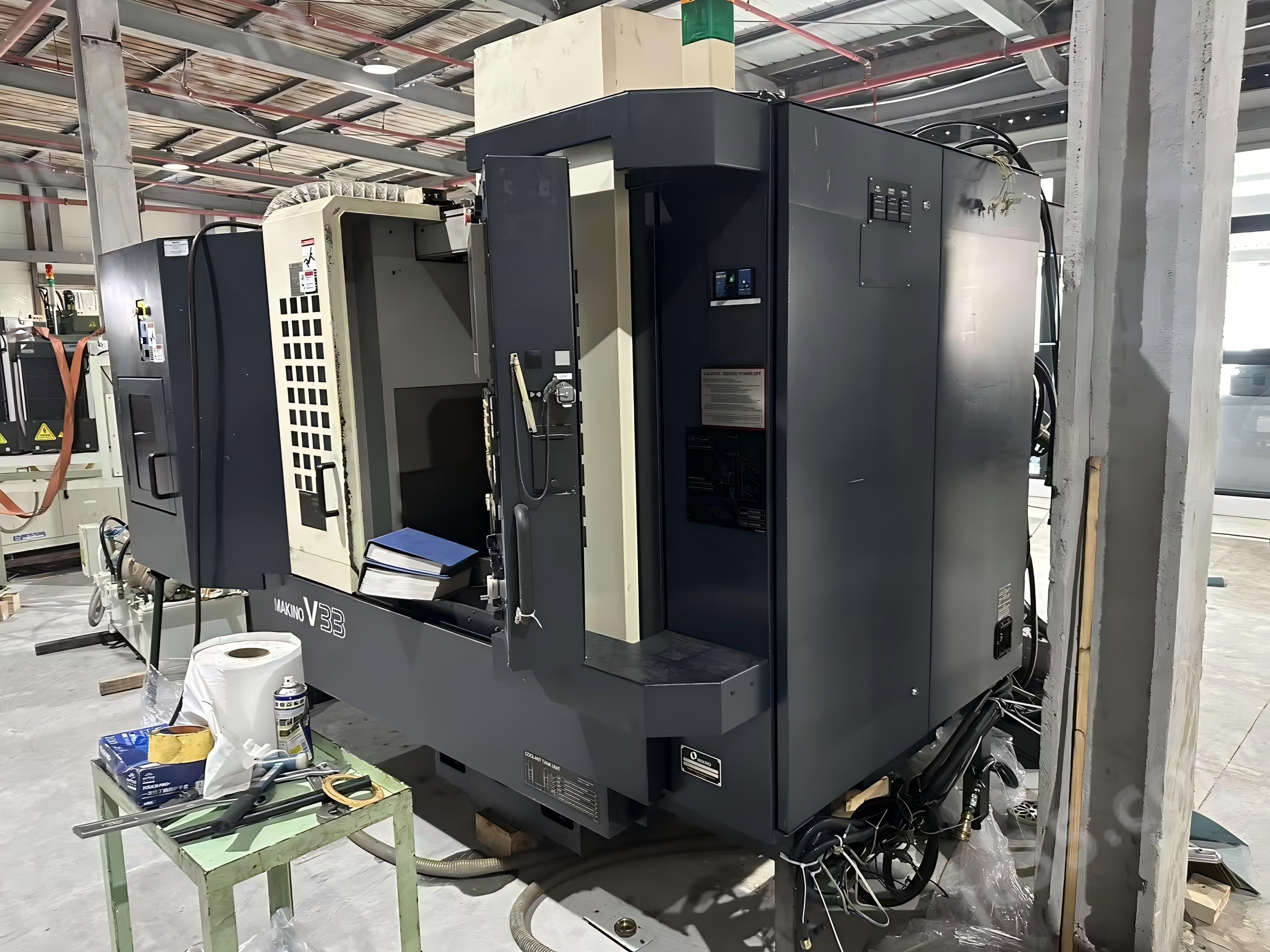 V33 二手牧野立式加工中心 - 3