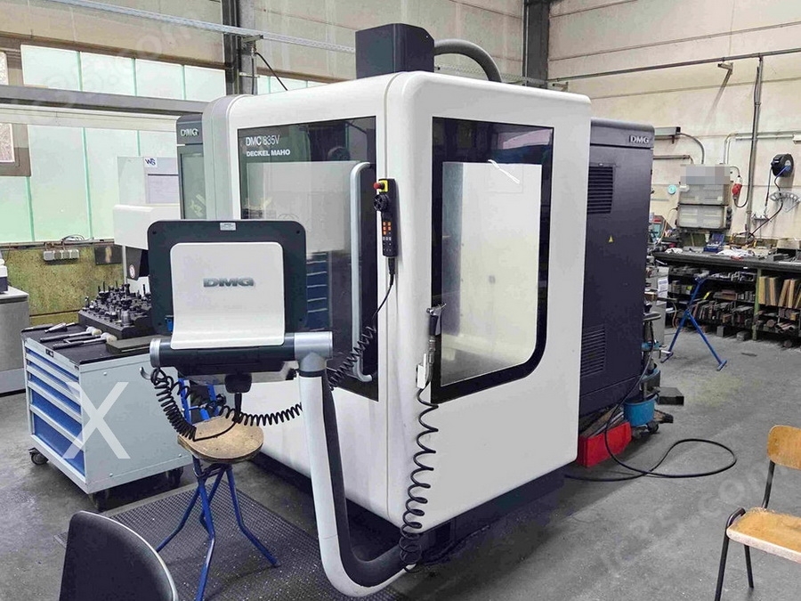DMC 835 V New Design DECKEL MAHO 二手德马吉立式加工中心 - 2