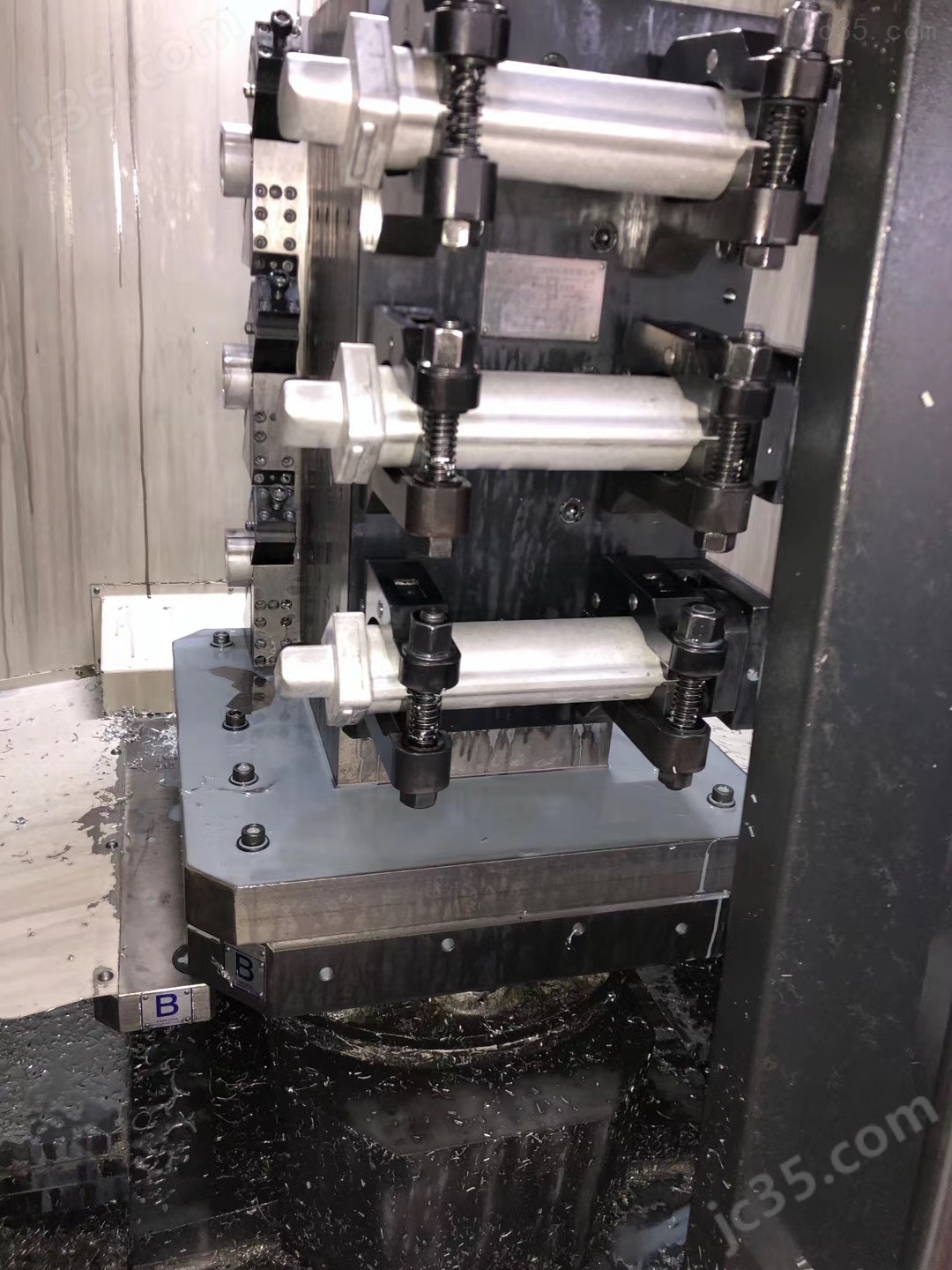 HM50VD 二手 纽威卧式双工作台加工中心 - 2