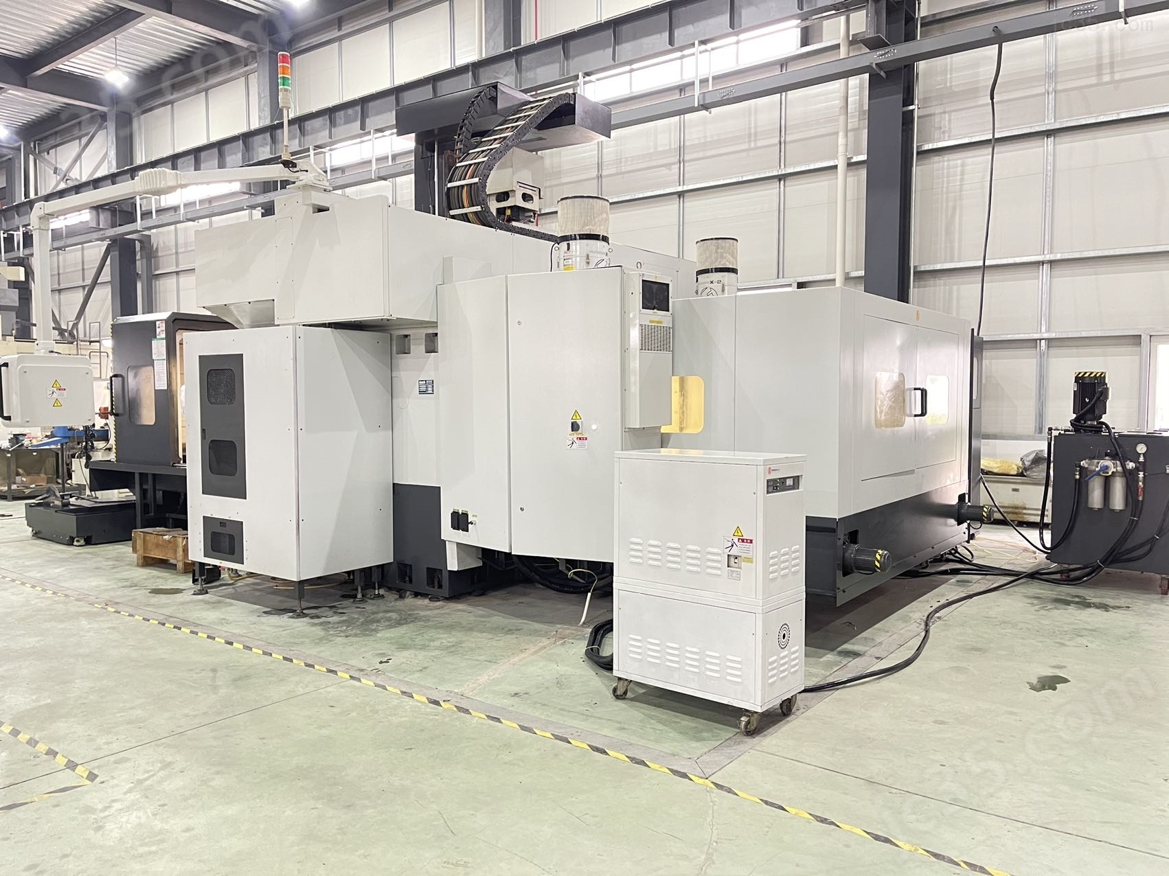 LP3025YF 二手中国台湾亚威LP3025YF龙门加工中心