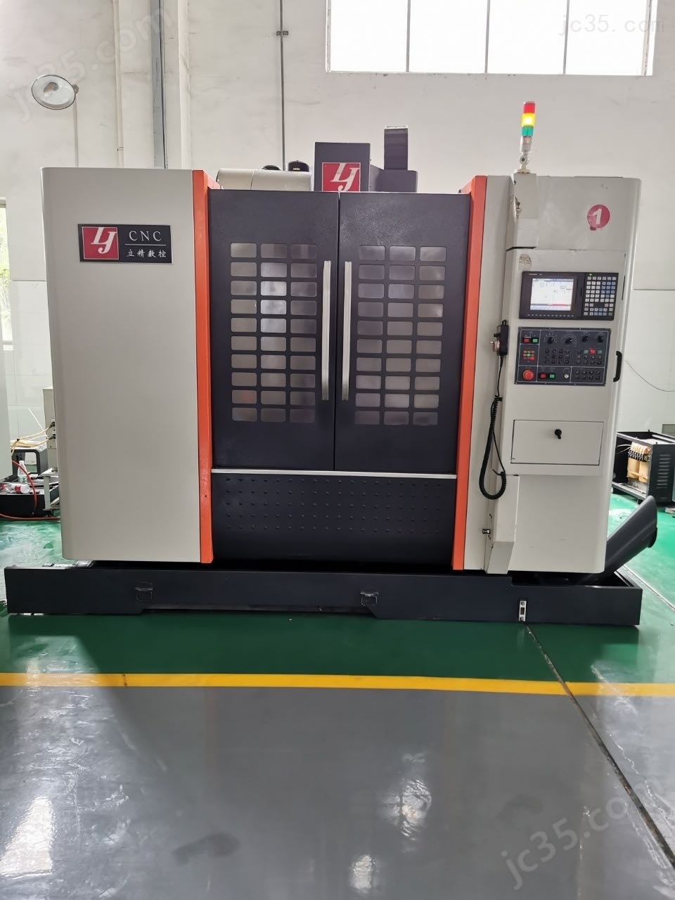 1055 二手中国台湾合资立精1055加工中心