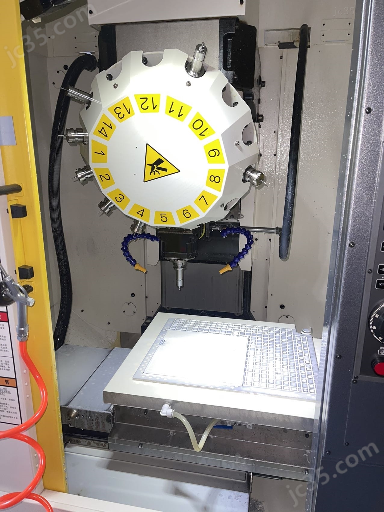 α-D14MiA 二手FANUC发那科α-D14MiA立式加工中心 - 3
