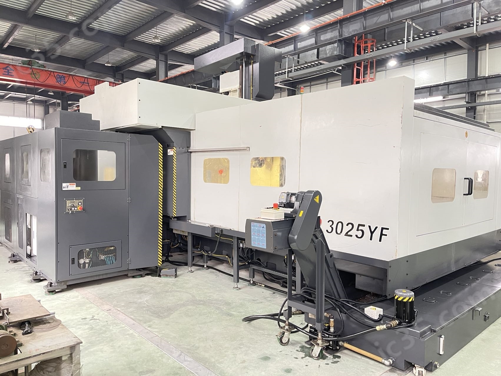 LP3025YF 二手中国台湾亚威LP3025YF龙门加工中心 - 2