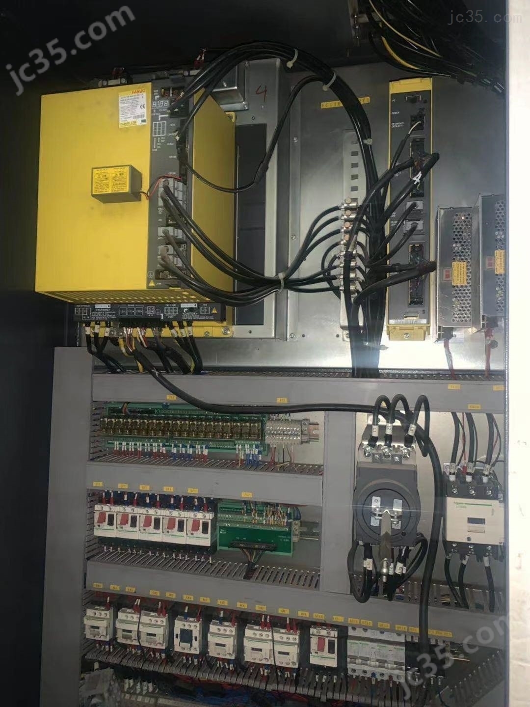 VM1103S 二手台纽威立式加工中心