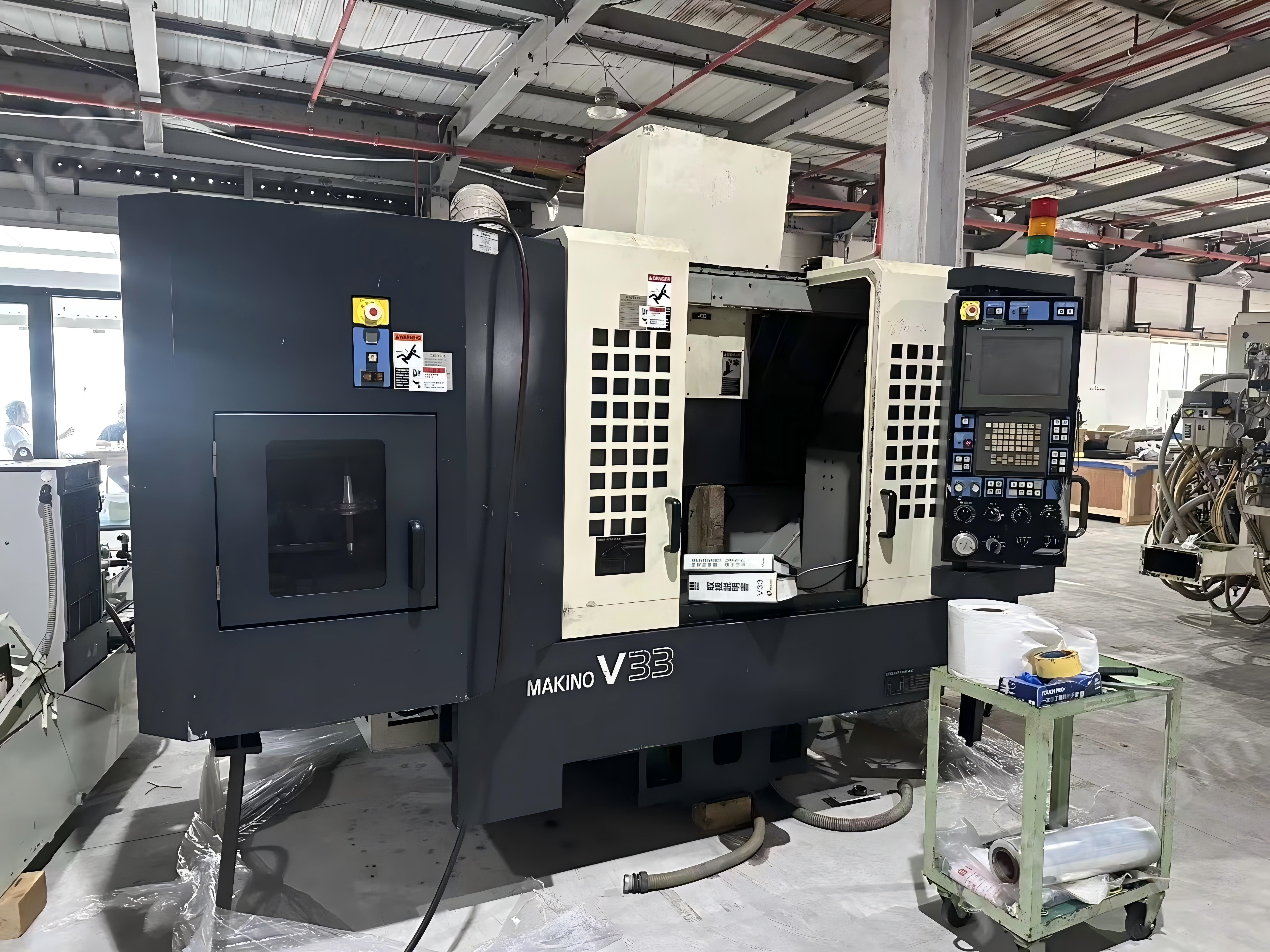 V33 二手牧野立式加工中心 - 2