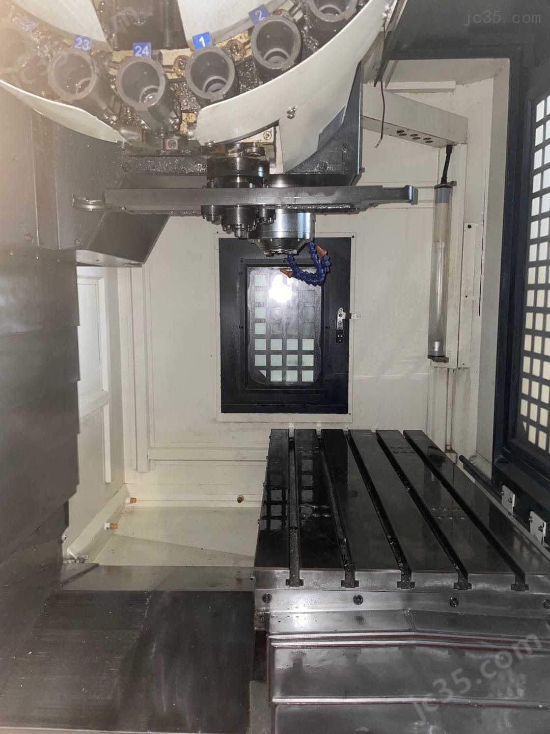 VL-8L 二手中国台湾東剛精机850加工中心 - 2
