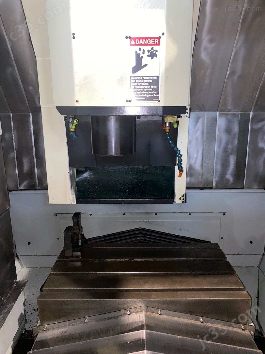 V33 二手日本原装牧野加工中心 - 2