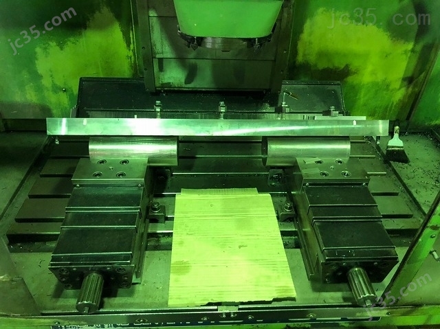 MCV-520 二手OKK立式加工中心 - 2