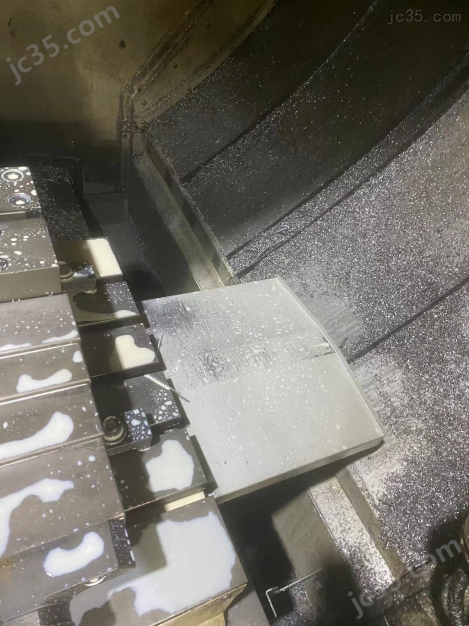 V77 二手牧野立式加工中心 - 2