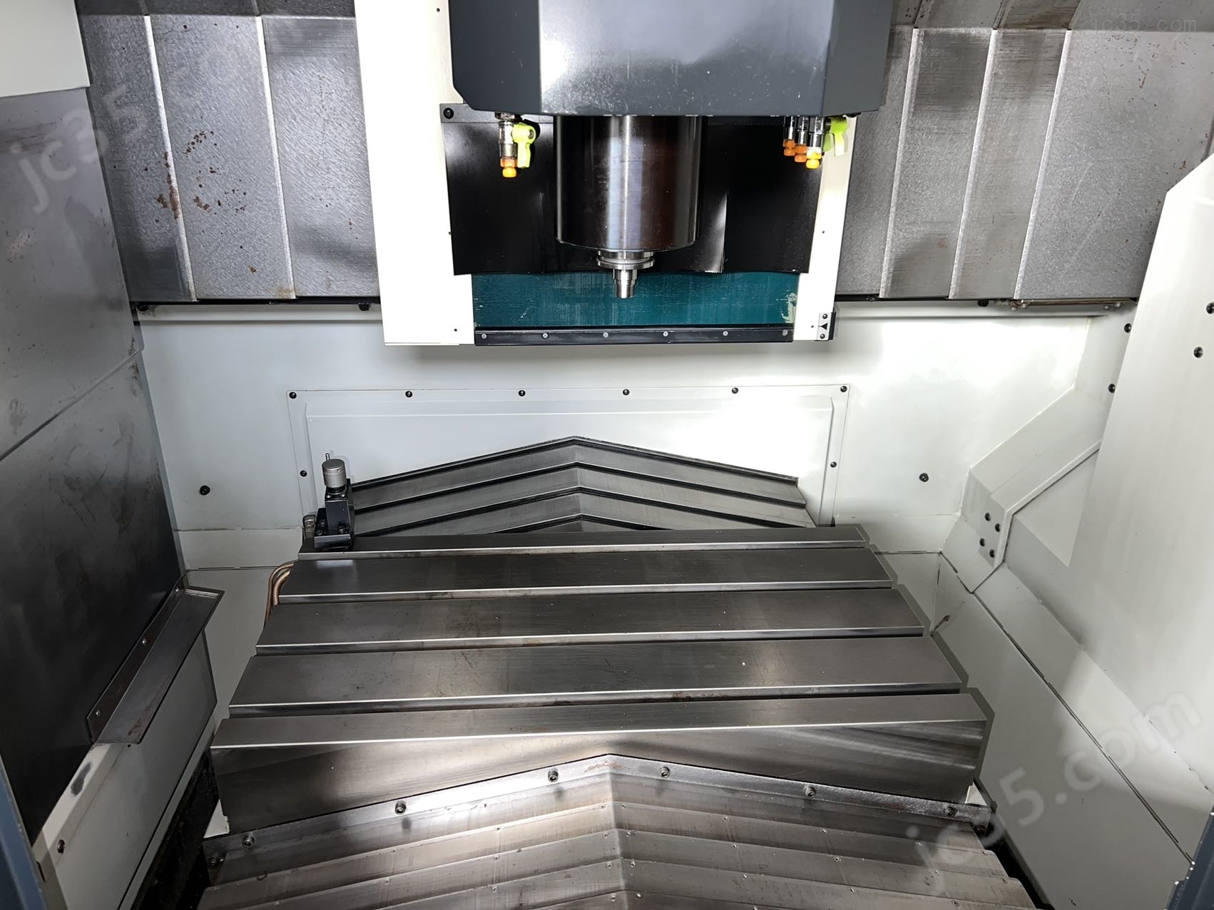 V33 二手牧野V33高速模具机
