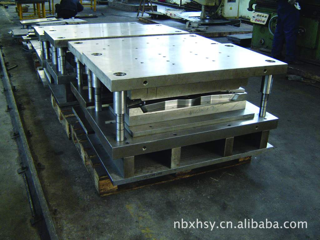 连续模,级进模,汽车模具,五金拉伸模具,余姚模具,冲床模具 - 2