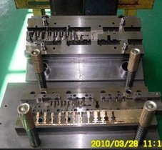 高速精密冲压模具连续级进冲模汽车接插件冲压模具级进模