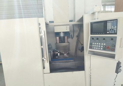 出售二手650带四轴立式加工中心