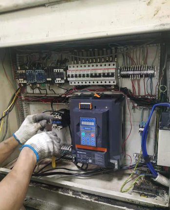 二手旧力劲注塑机改伺服系统 节能省电30%
