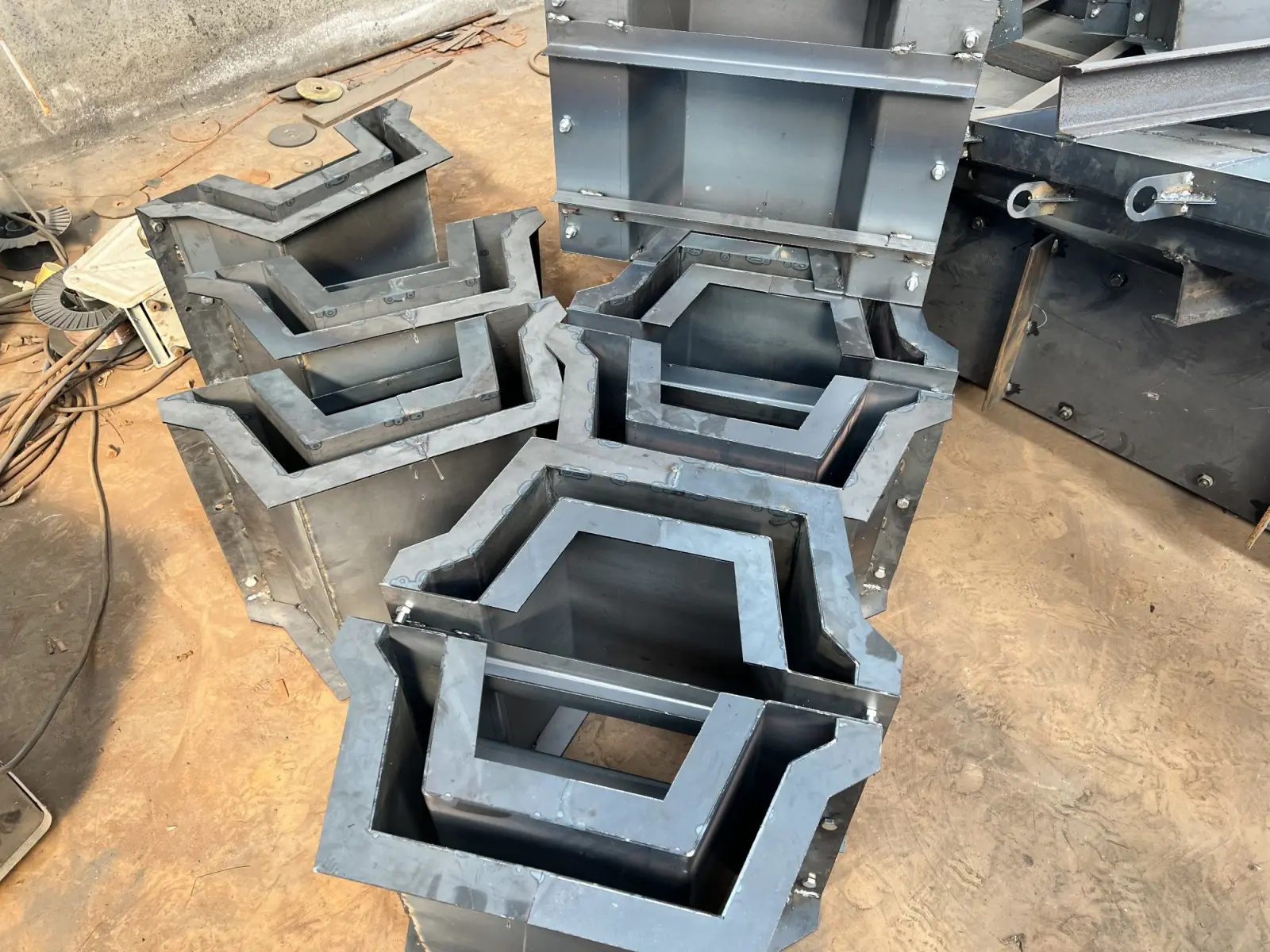工业废水处理流水槽模具屋面流水槽模具稳定 表面密度高 京伟 - 3