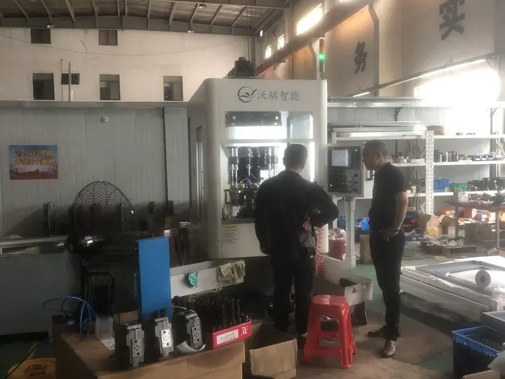 我公司生产深孔钻床,深孔钻镗床,深孔珩磨机等各种珩磨机,型号齐全