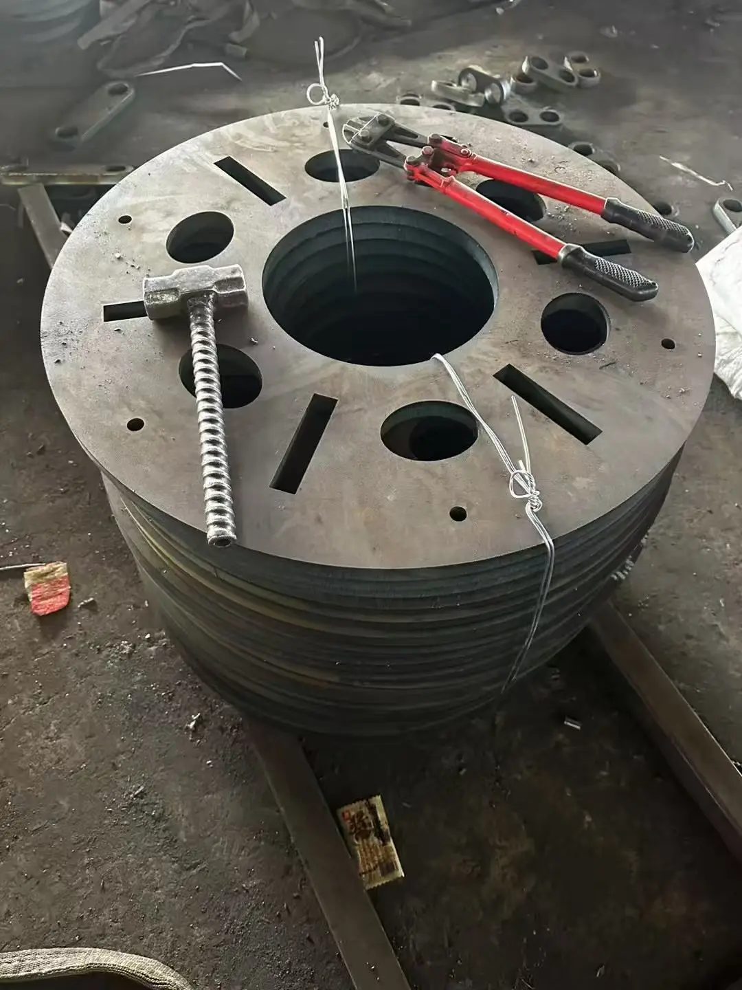 重庆钢材精料加工中心 耐磨各类钢板钢带零切分零打孔攻丝异形件定做配送
