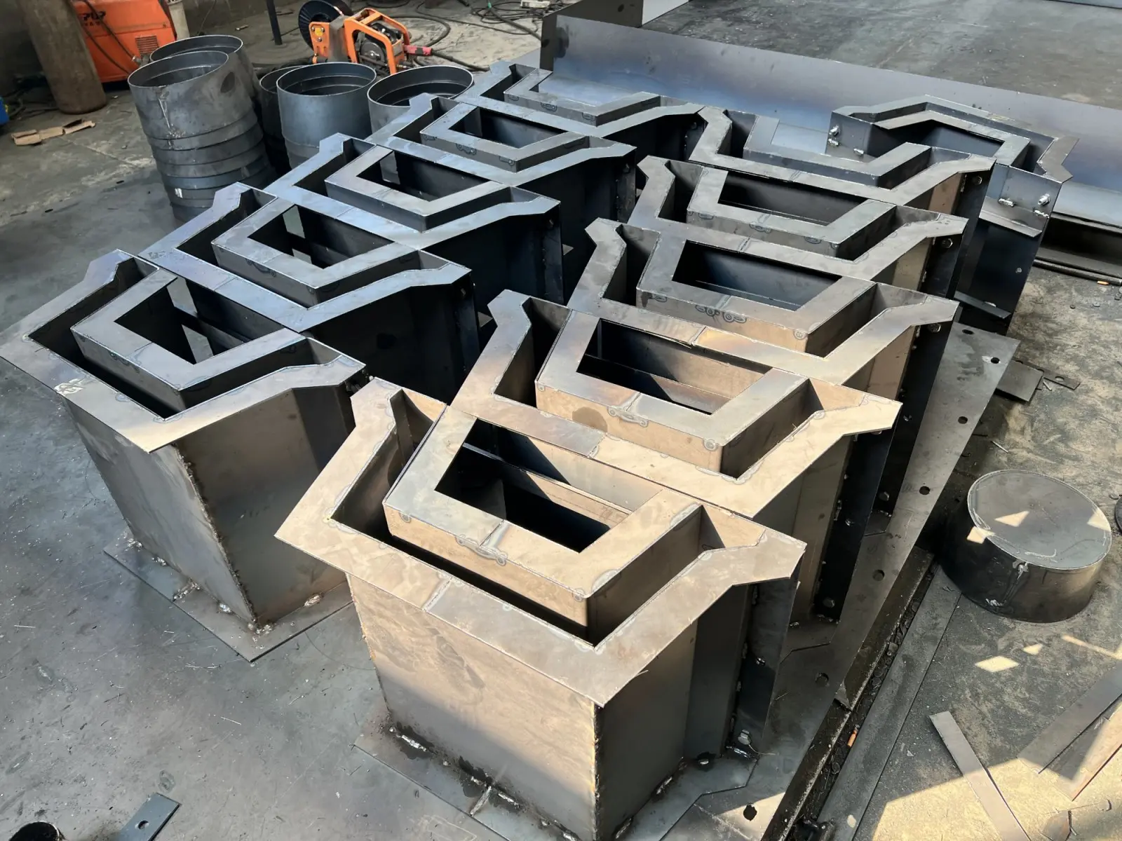 工业废水处理流水槽模具屋面流水槽模具稳定 表面密度高 京伟 - 2