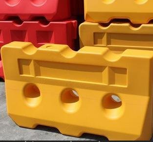 供应大型水马塑料模具 隔离墩模具 路障模具 吹塑模具