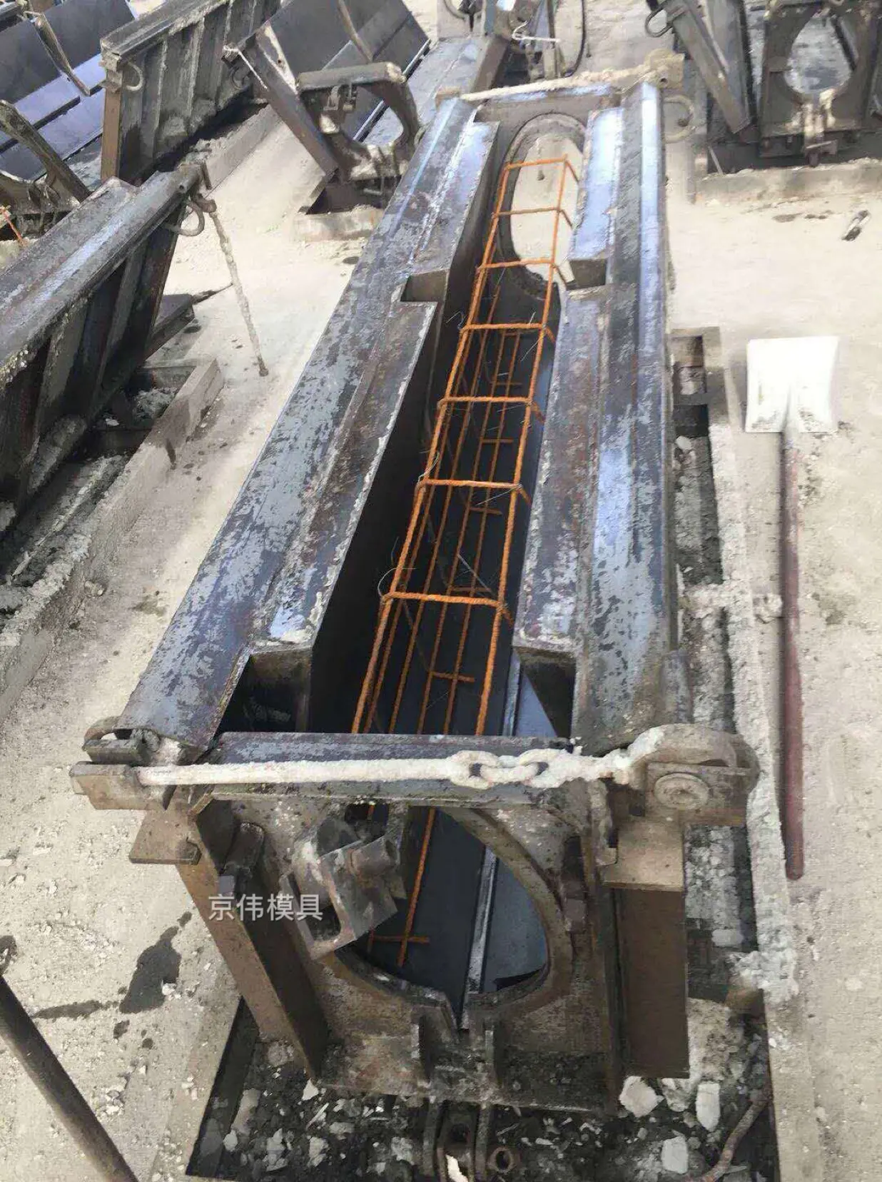 济南公路两侧暗渠排水水泥预制卵形槽模具京伟厂家支持免费试模打样