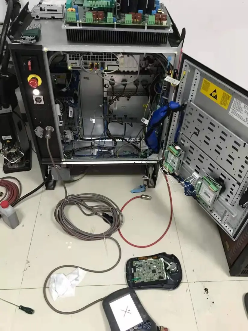 (上门维修)ABB喷涂机器人主机开机无任何反应维修技巧