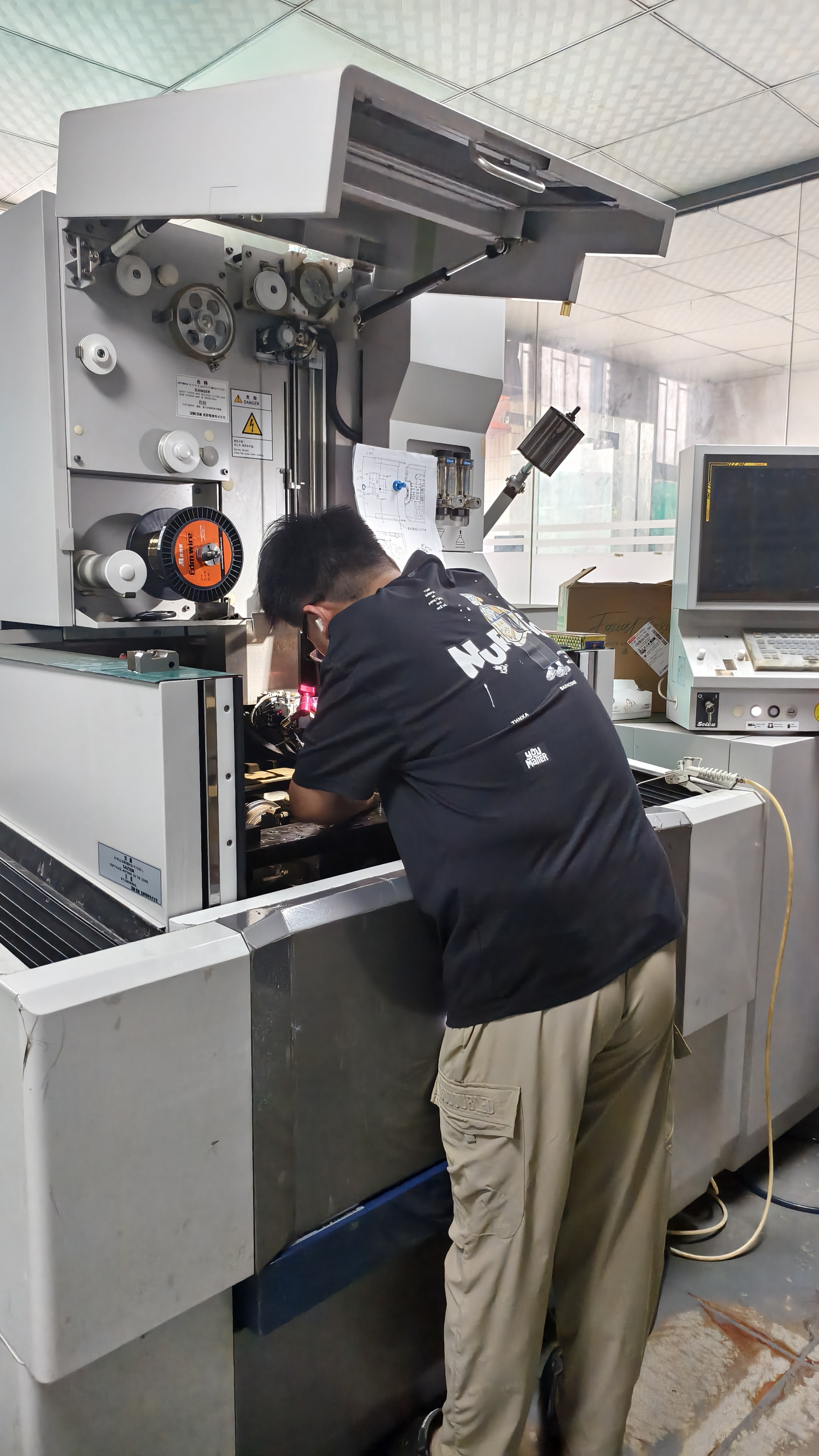 东莞精密模具工厂加工静密连接器塑胶模具7天交样非标定制各种高难度精密连接器模具及配件 - 5