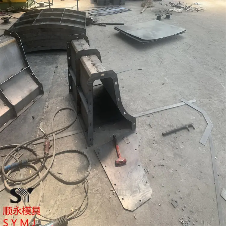 公路防撞墩钢模 高速公路中央隔离墩预制模具