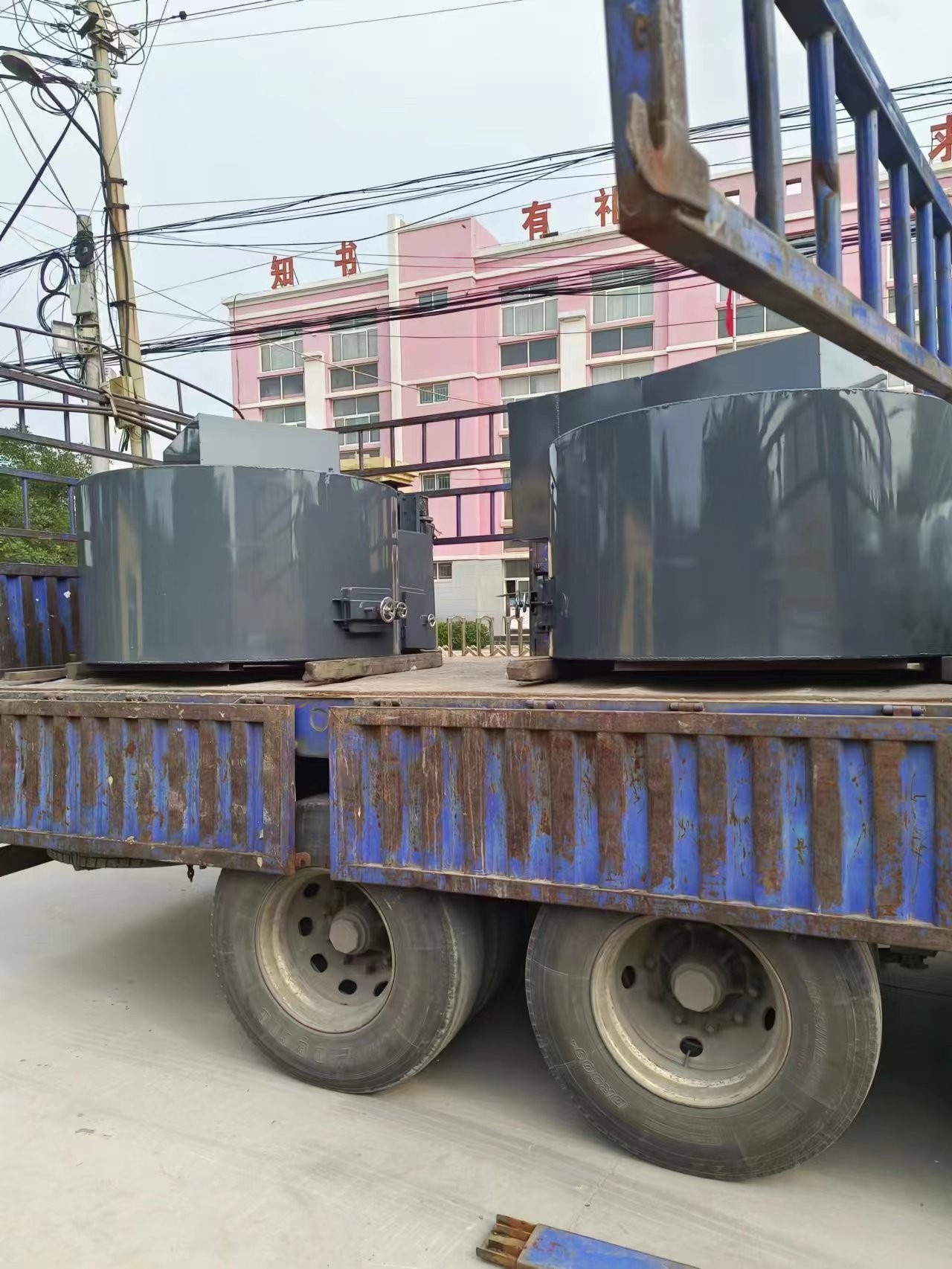 山东可侧翻式100公斤生物质熔铝炉 坩埚熔铝炉 废铝炼铝炉 铝锭熔化炉