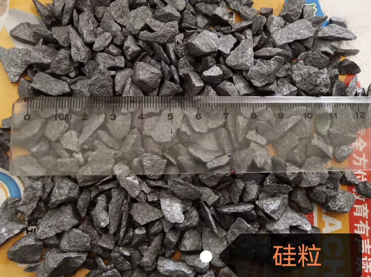 大量出售低碳铬，氮化铬，低碳锰铁，硅粒