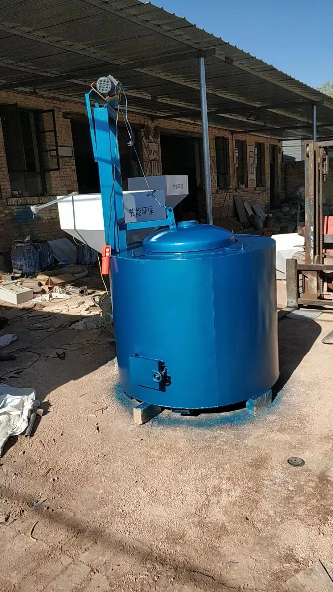 山东可侧翻式100公斤生物质熔铝炉 坩埚熔铝炉 废铝炼铝炉 铝锭熔化炉 - 2