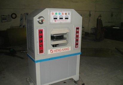 供应离心铸造机，各种五金饰品机械，半自动三模头离心机